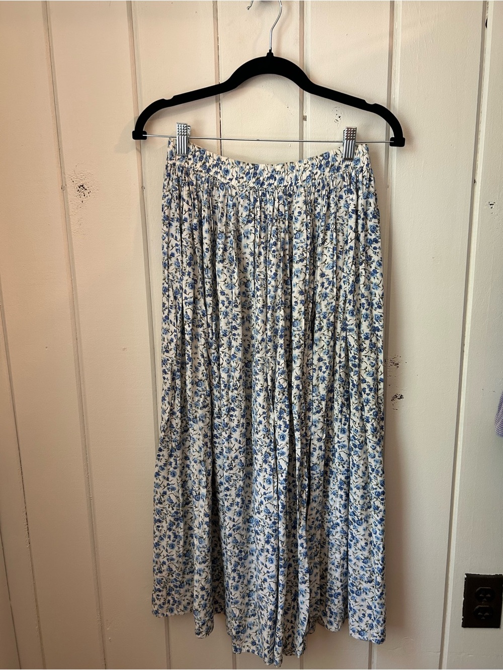 Vintage RAMPAGE - White and‎ Blue Floral Maxi Skirt